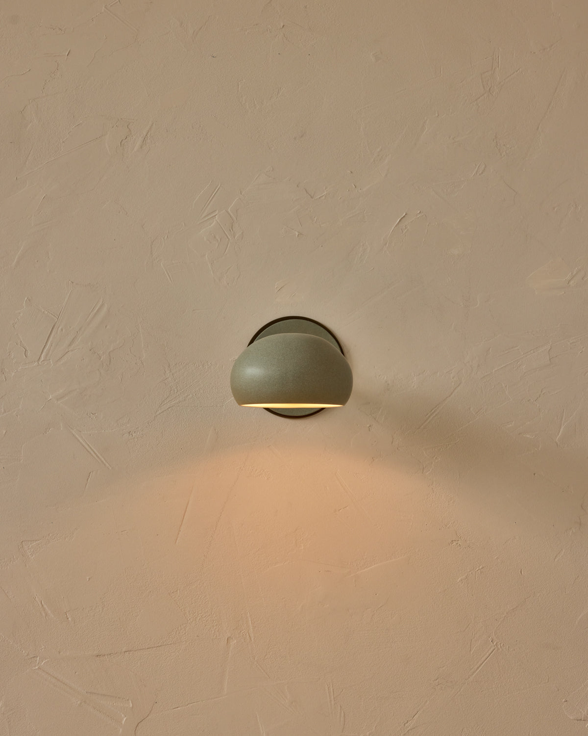 #ceramic-finish_olivine #metal-finish_antique brass