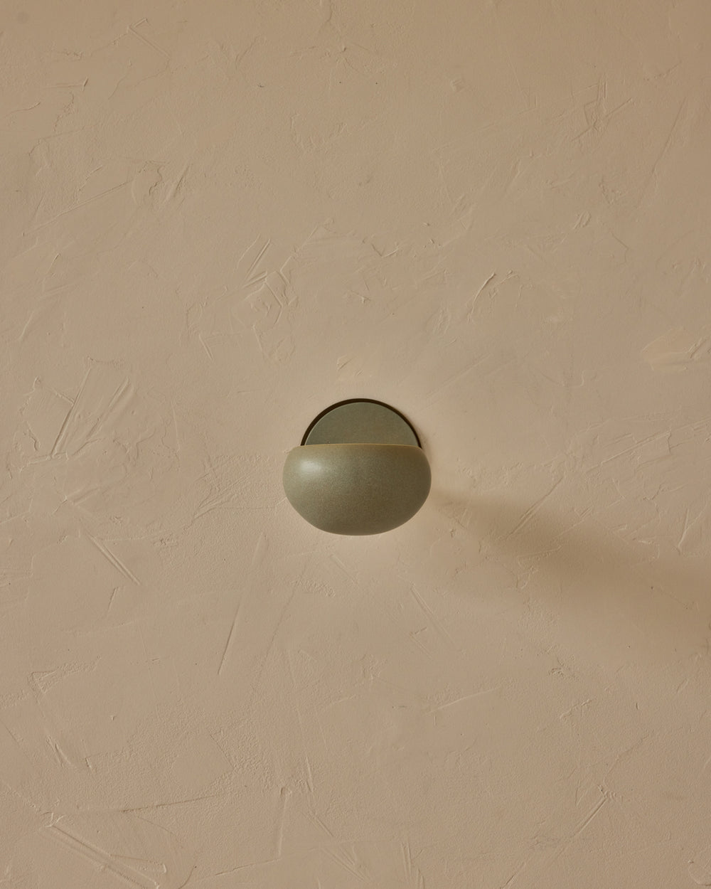 #ceramic-finish_olivine #metal-finish_antique brass