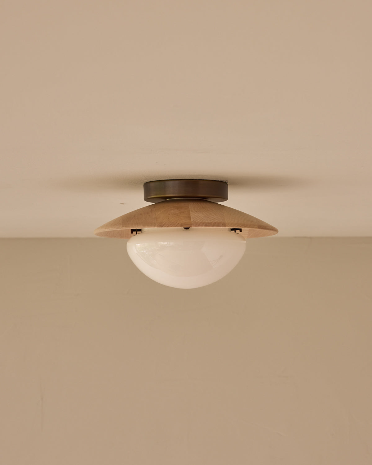 #shade-finish_clear maple #metal-finish_antique brass