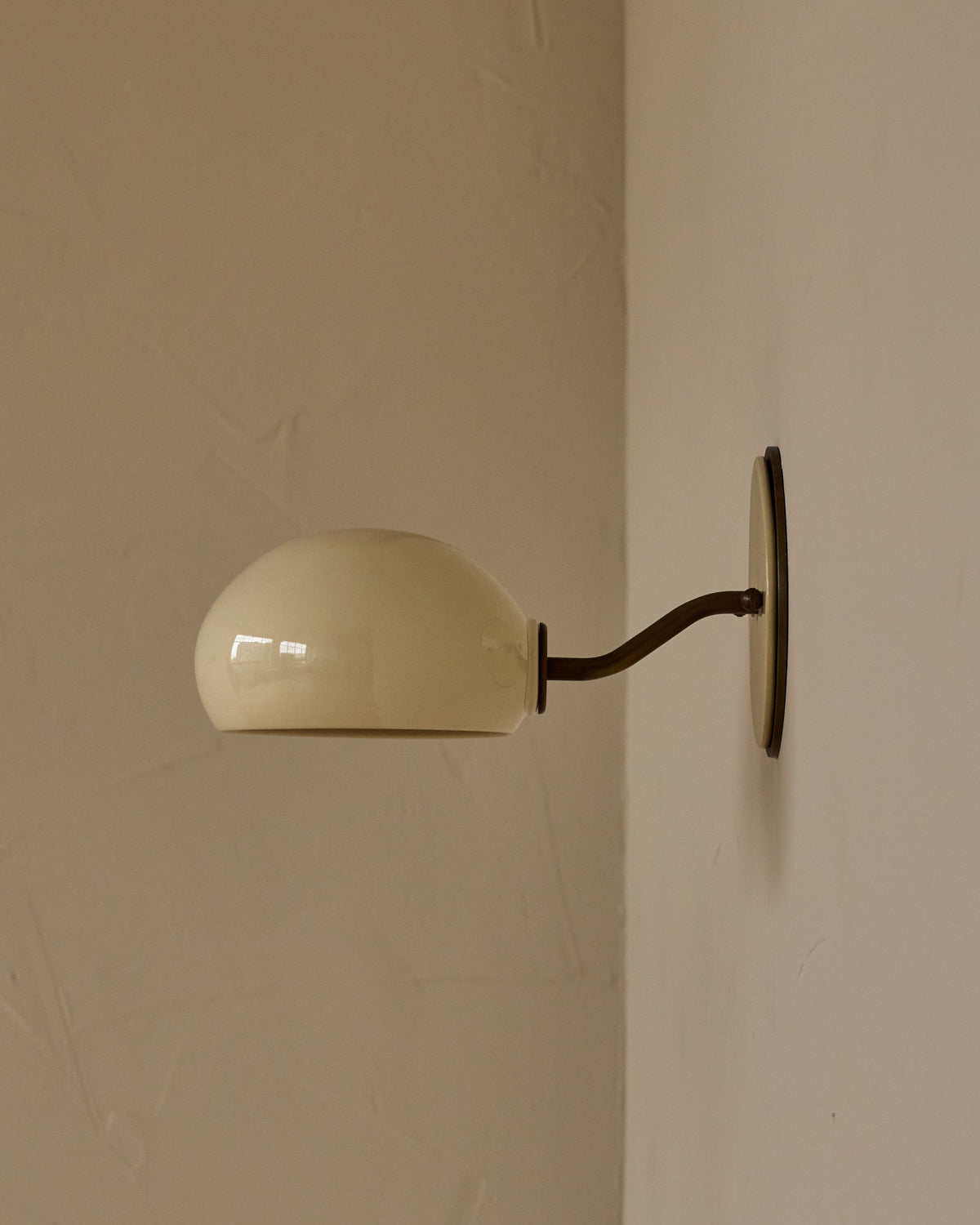 #ceramic-finish_cream #metal-finish_antique brass
