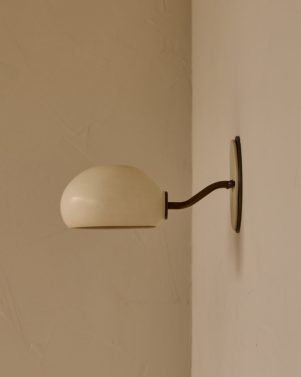 #ceramic-finish_dove #metal-finish_antique brass