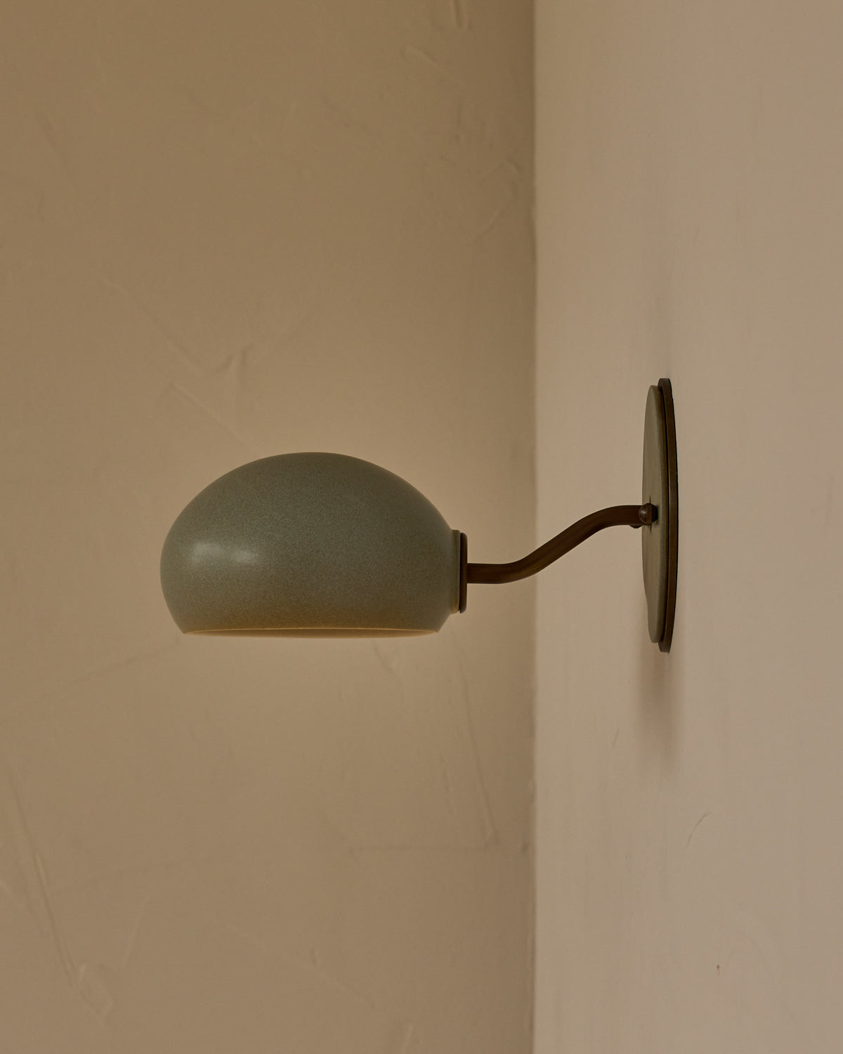 #ceramic-finish_olivine #metal-finish_antique brass