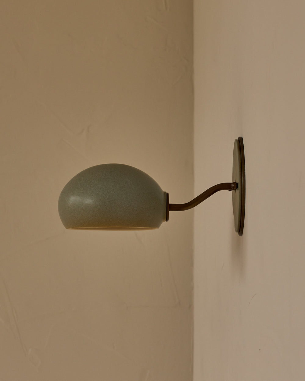 #ceramic-finish_olivine #metal-finish_antique brass