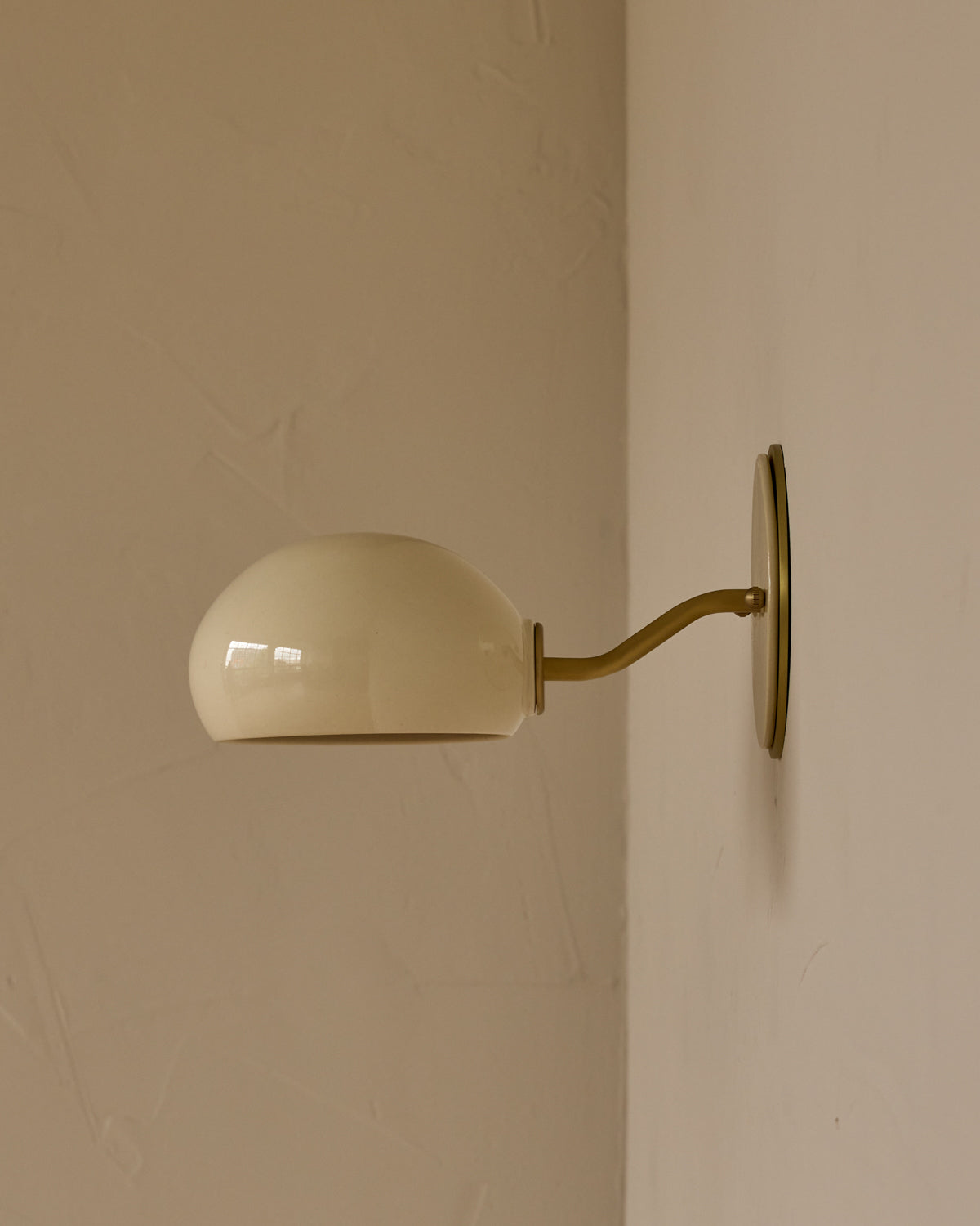 #ceramic-finish_cream #metal-finish_satin brass