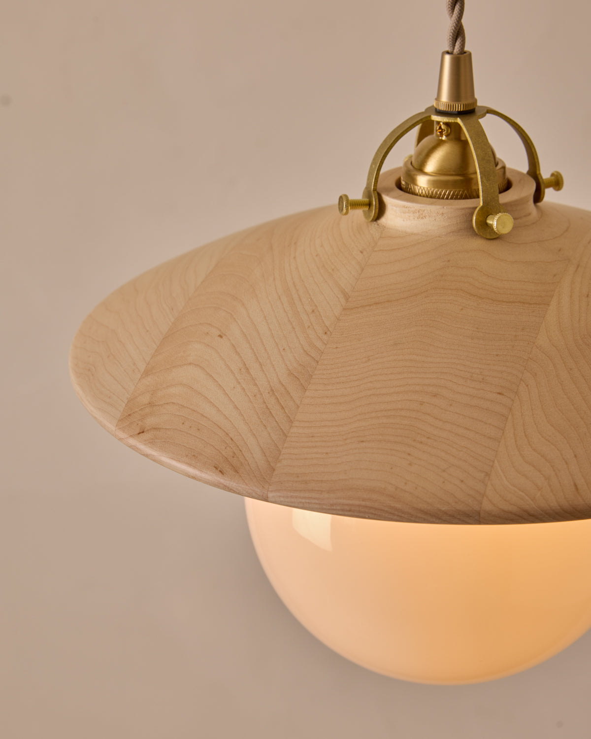 #shade-finish_clear maple #Cord-Color---Glass_beige Cord - white Globe