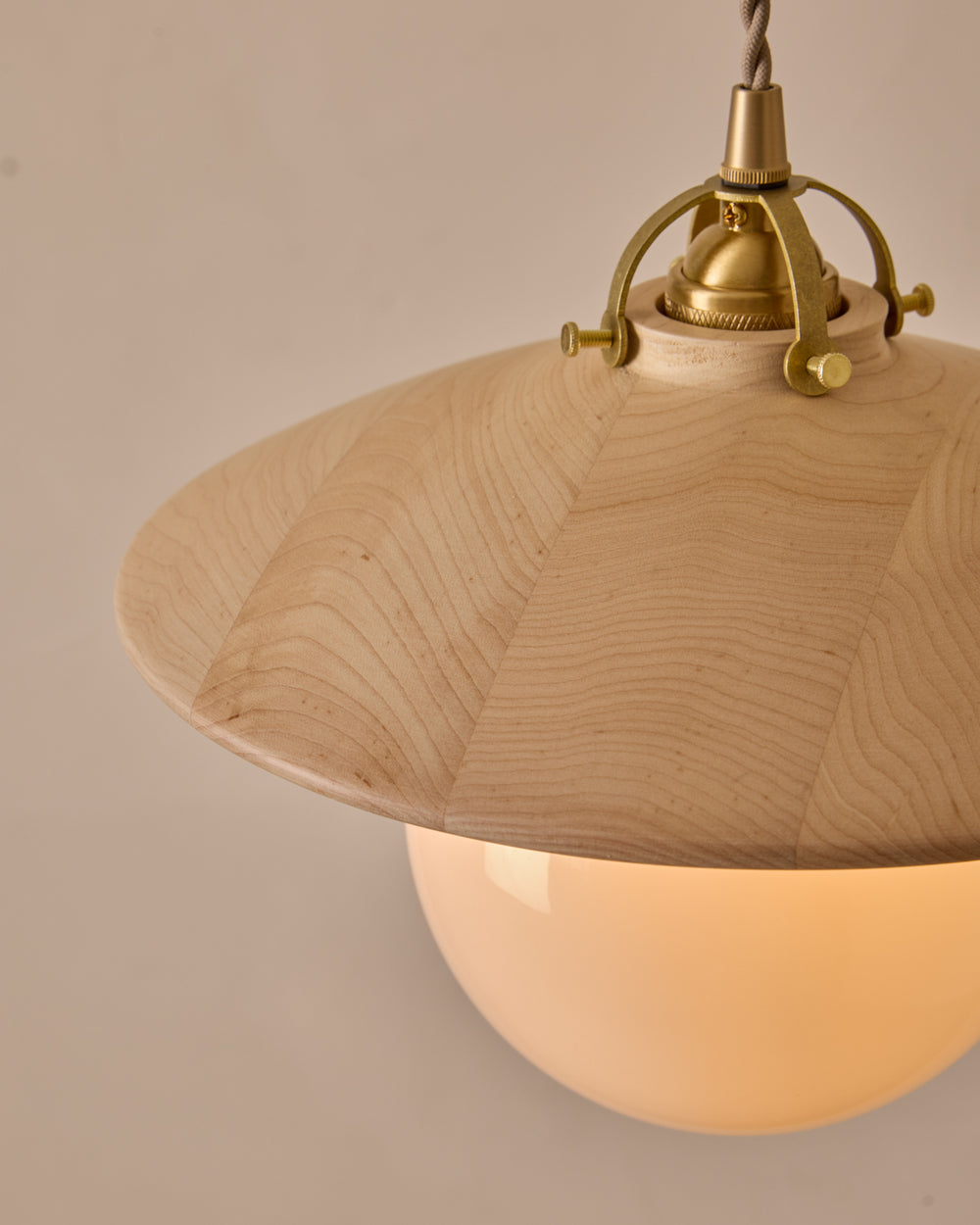 #shade-finish_clear maple #Cord-Color---Glass_beige Cord - white Globe