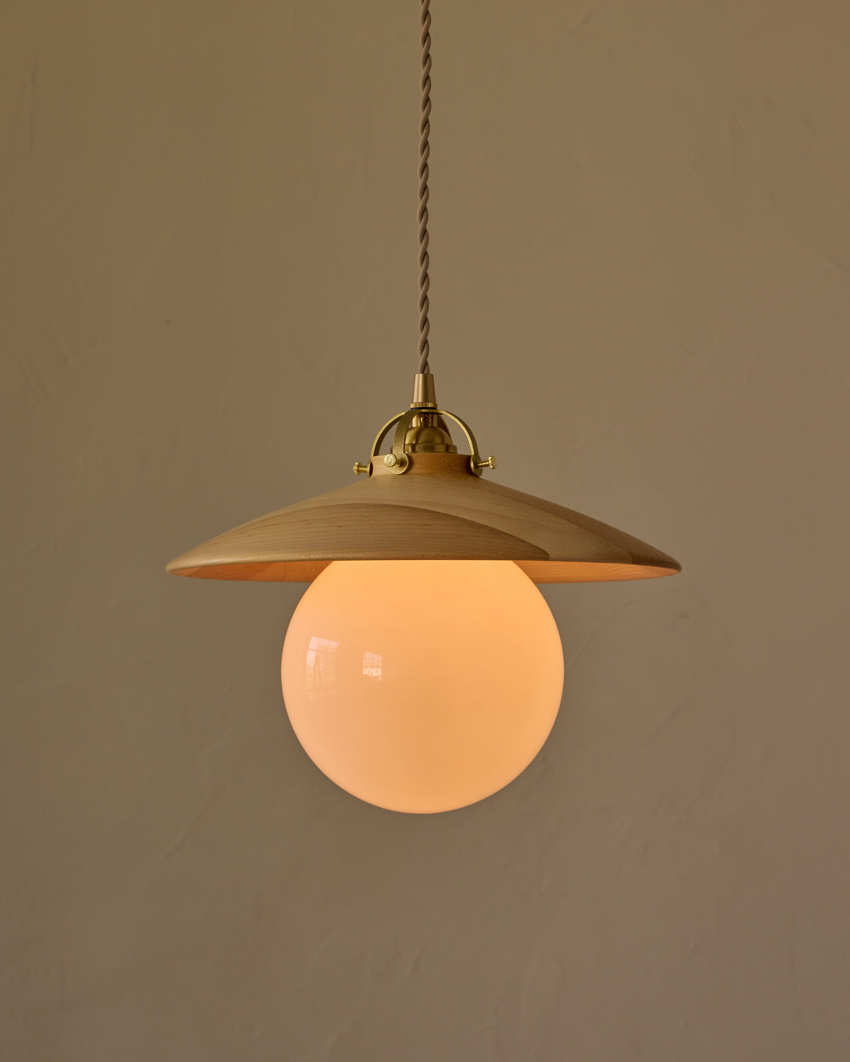 #shade-finish_natural maple #Cord-Color---Glass_Beige Cord - White Globe