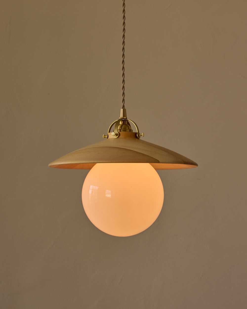 #shade-finish_natural maple #Cord-Color---Glass_Beige Cord - White Globe