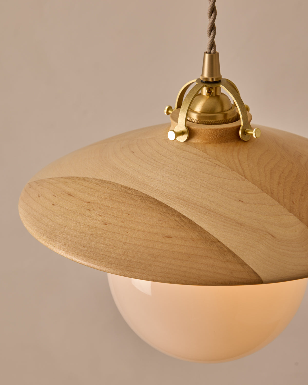 #shade-finish_natural maple #Cord-Color---Glass_Beige Cord - White Globe