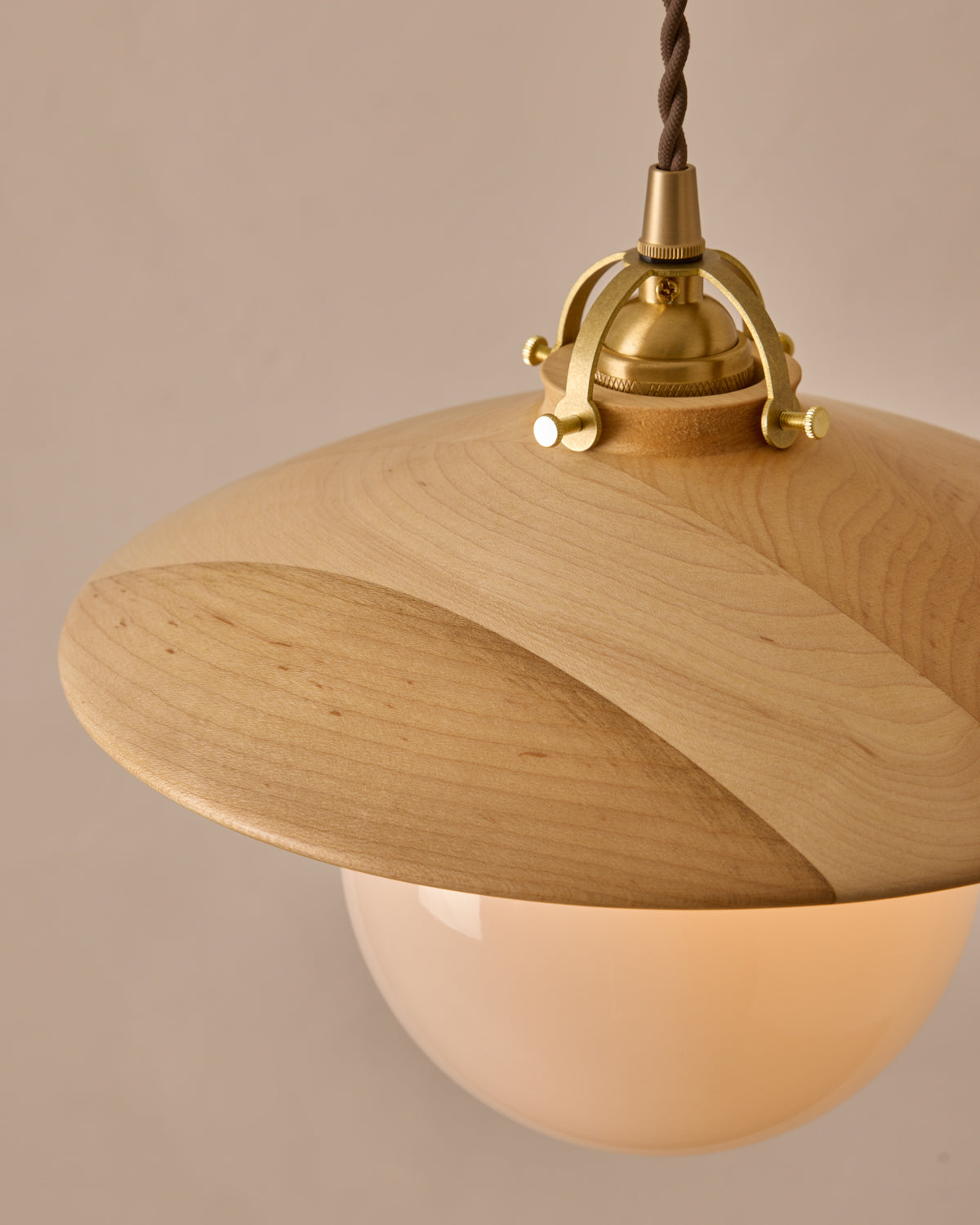 #shade-finish_natural maple #Cord-Color---Glass_Brown Cord - White Globe