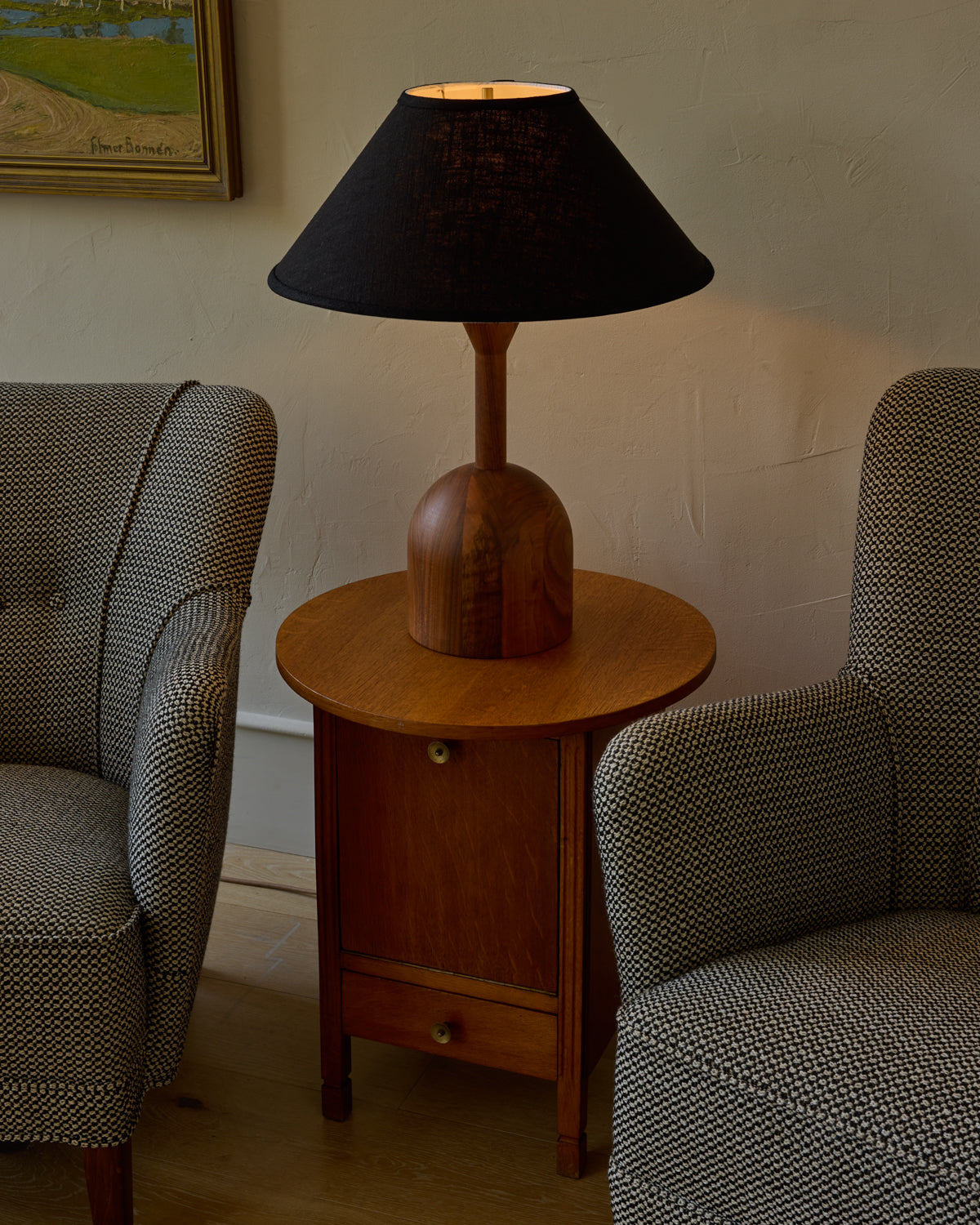 #wood-finish_black walnut
#shade-color_black linen