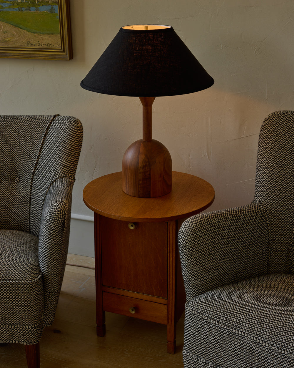 #wood-finish_black walnut
#shade-color_black linen