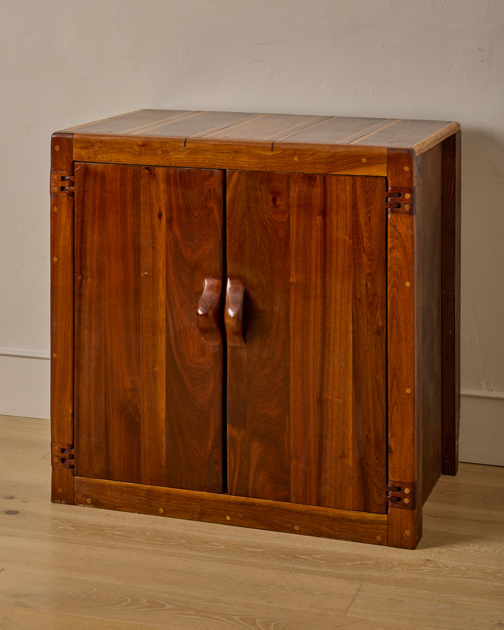 #style_Cabinet with Drawers