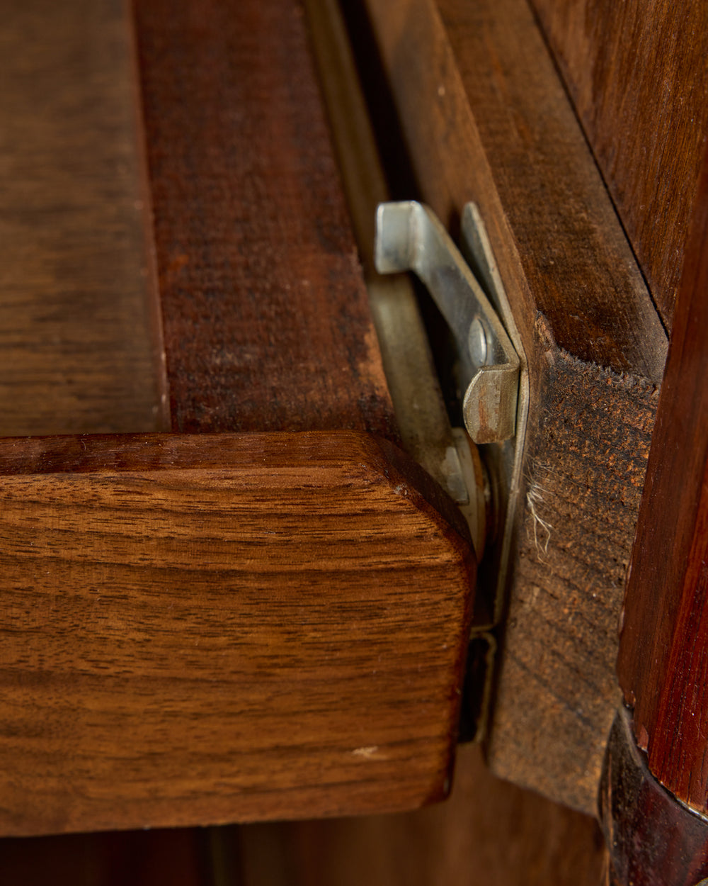 #style_Cabinet with Pullout Shelves