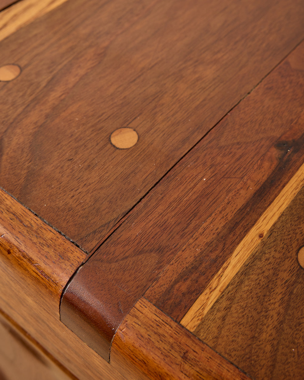 #style_Cabinet with Pullout Shelves