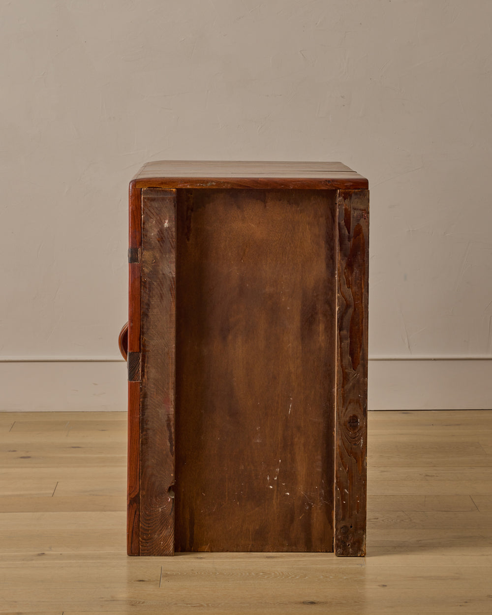 #style_Cabinet with Pullout Shelves