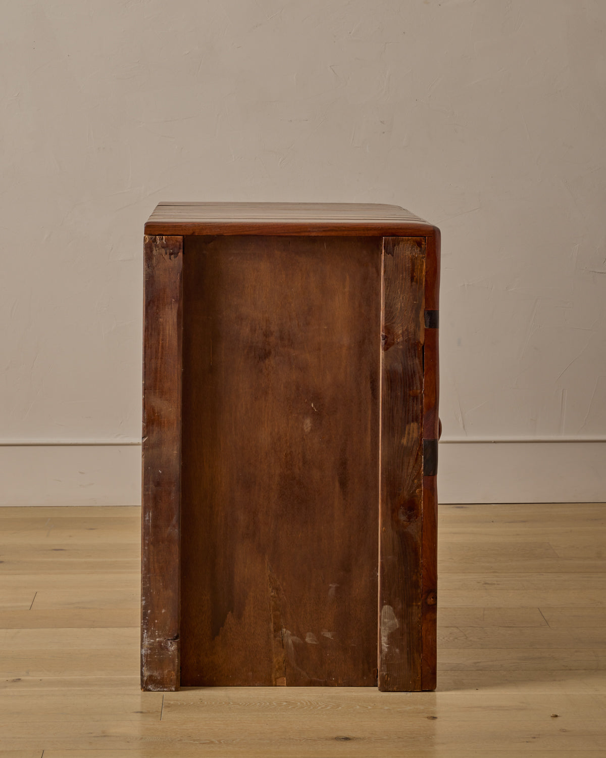 #style_Cabinet with Pullout Shelves