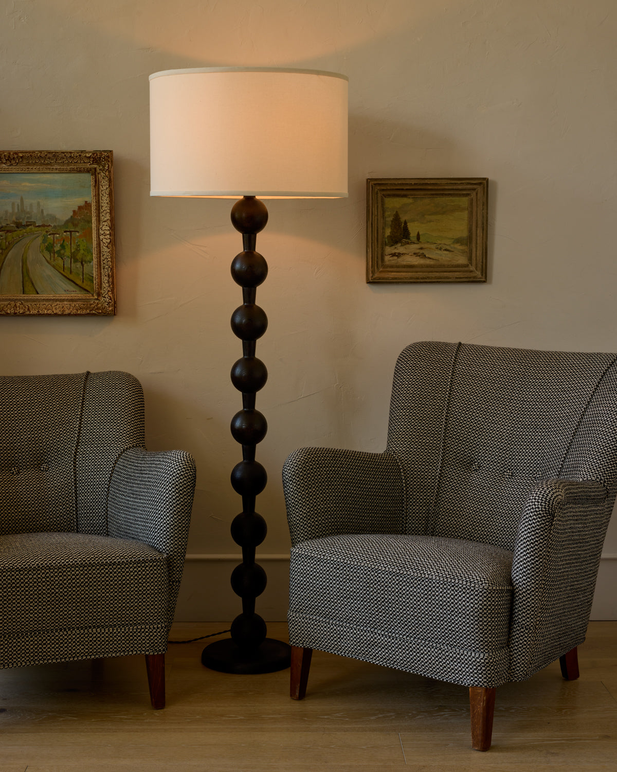 Tall sculptural solid red oak floor lamp with barbell design in dark wash finish with ivory linen drum shade
#color_dark wash red oak
#shade-color_ivory linen