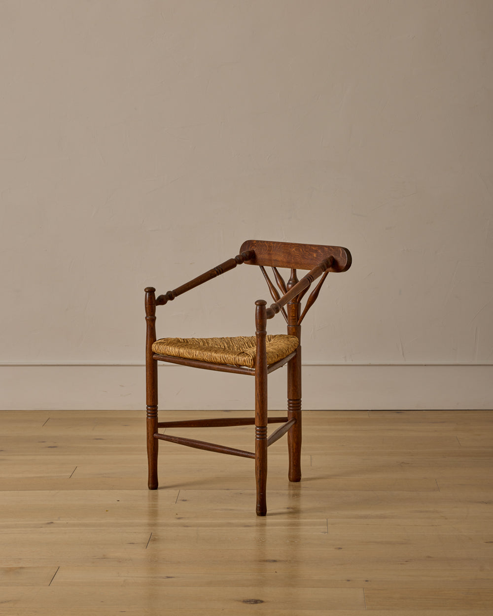 Bobbin Triangular Armchair