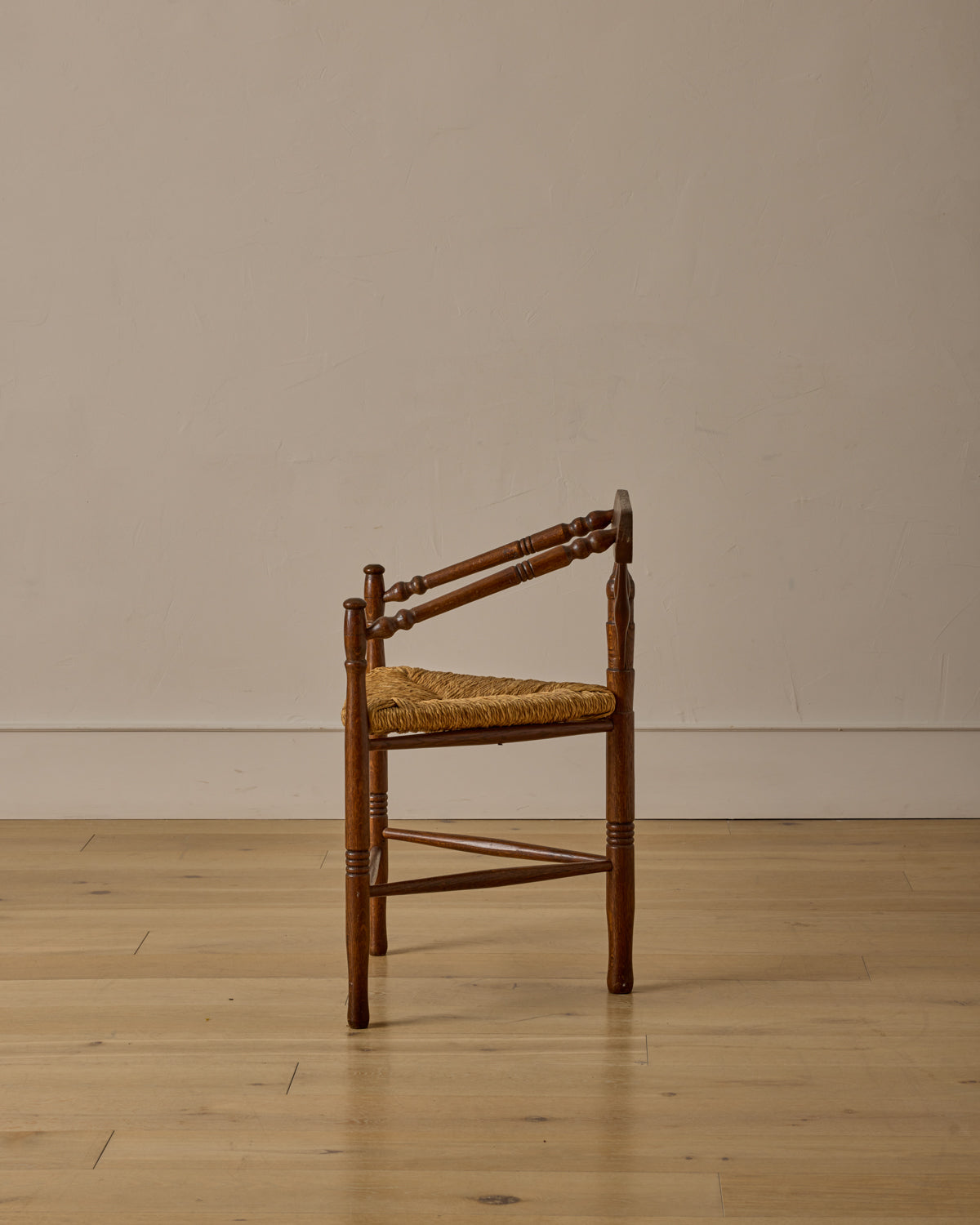 Bobbin Triangular Armchair