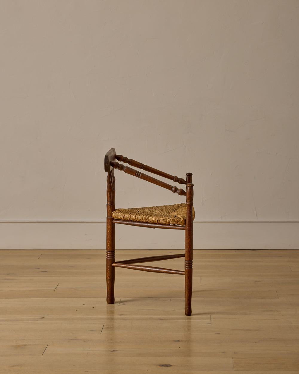 Bobbin Triangular Armchair