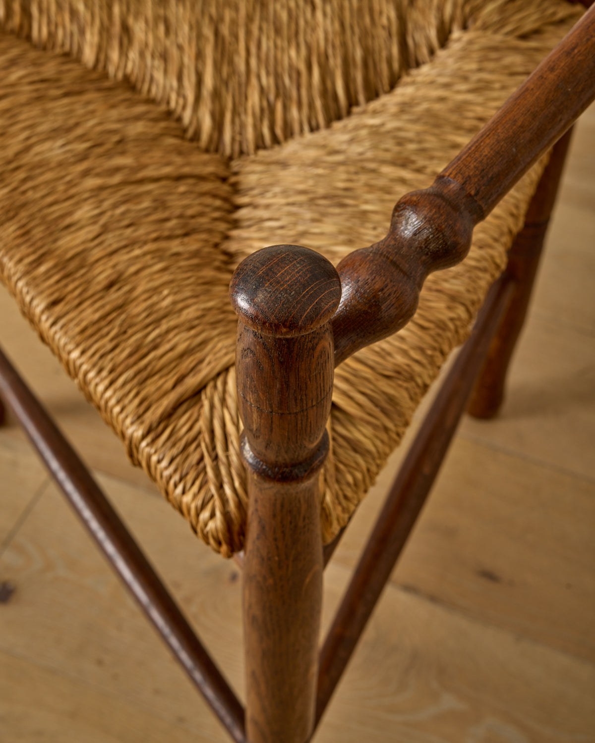Bobbin Triangular Armchair