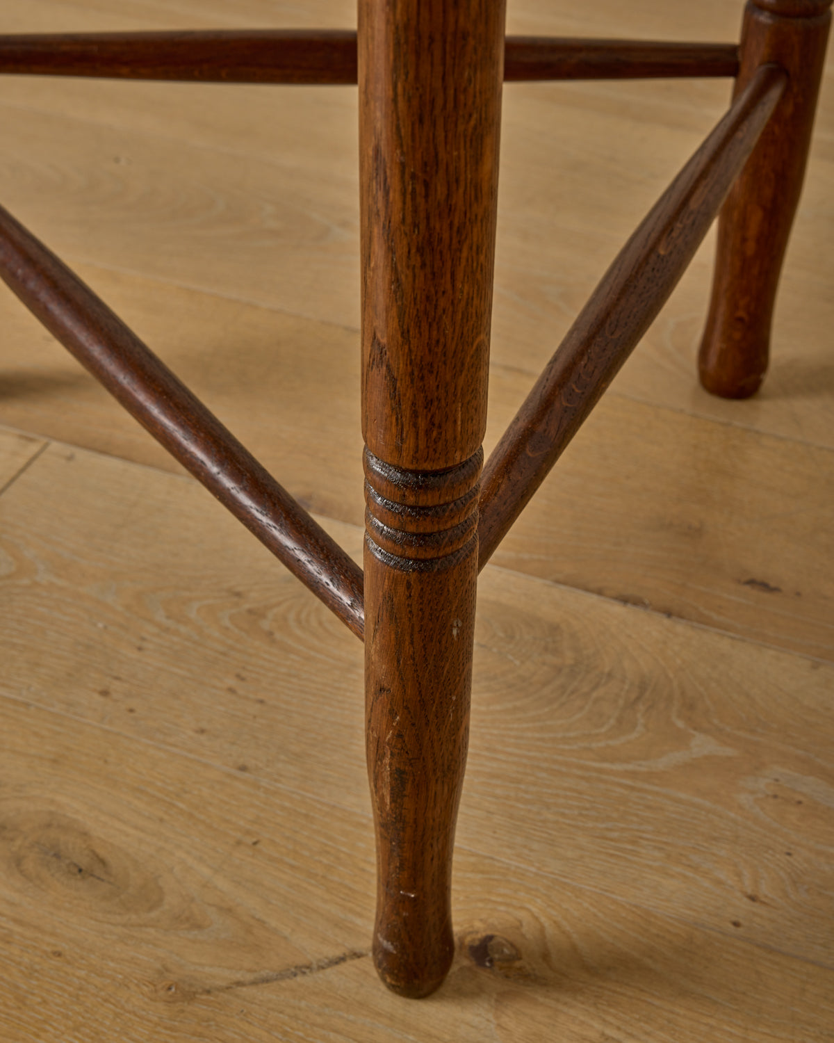 Bobbin Triangular Armchair