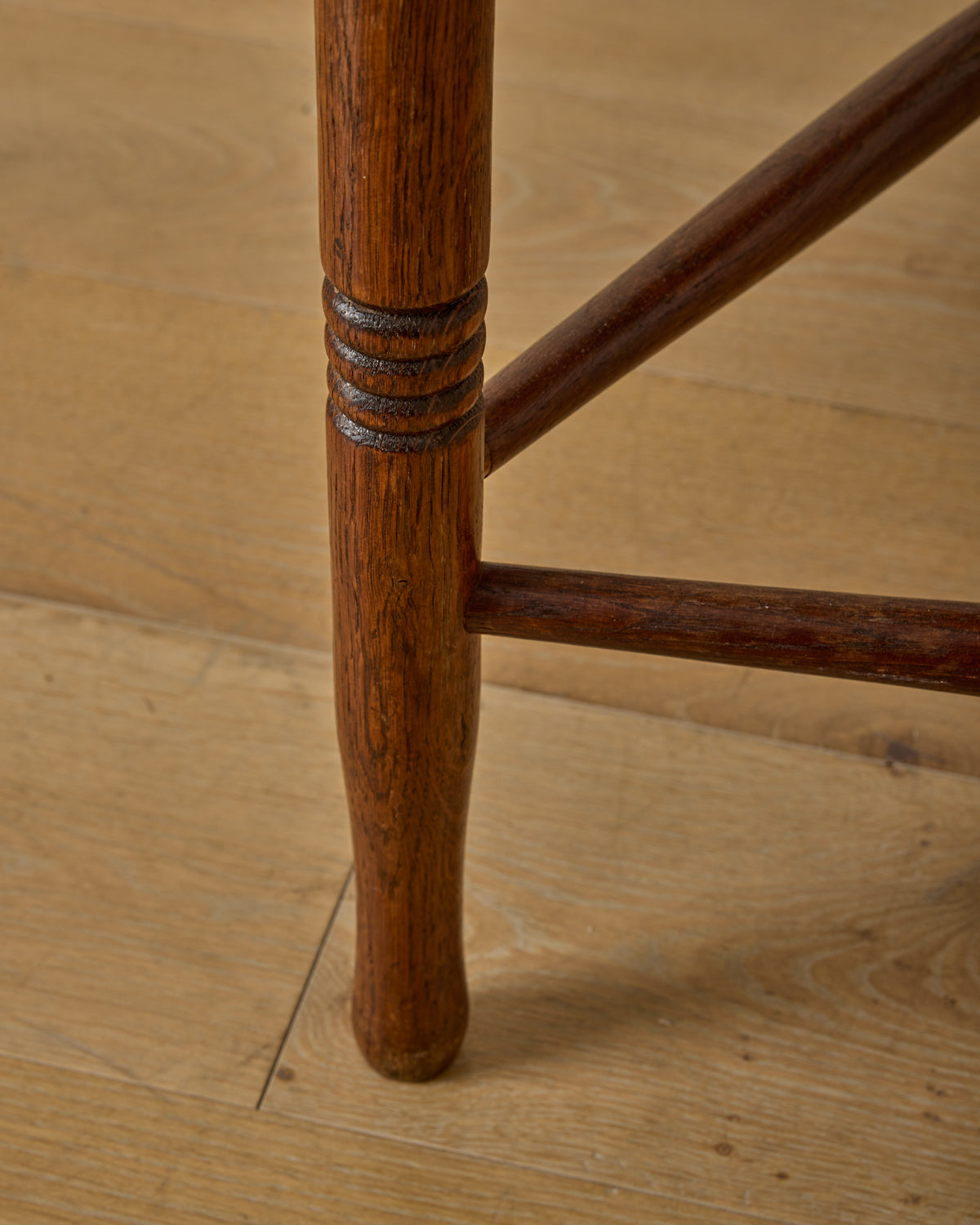 Bobbin Triangular Armchair