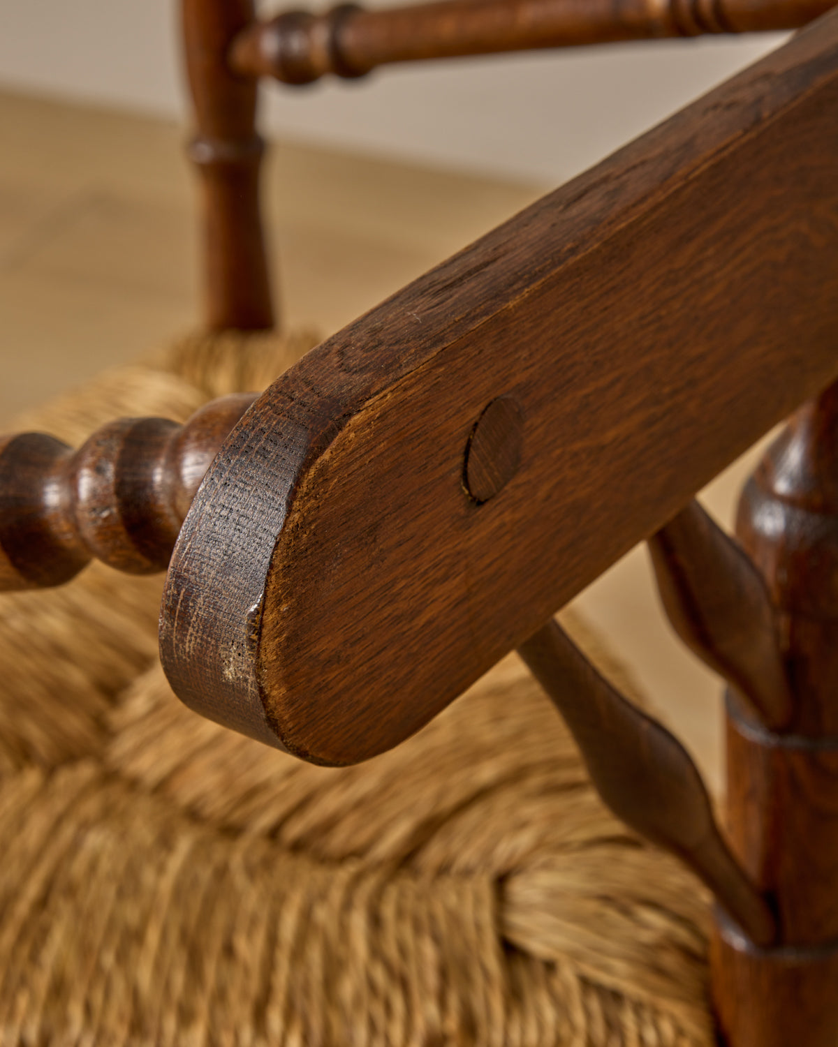 Bobbin Triangular Armchair