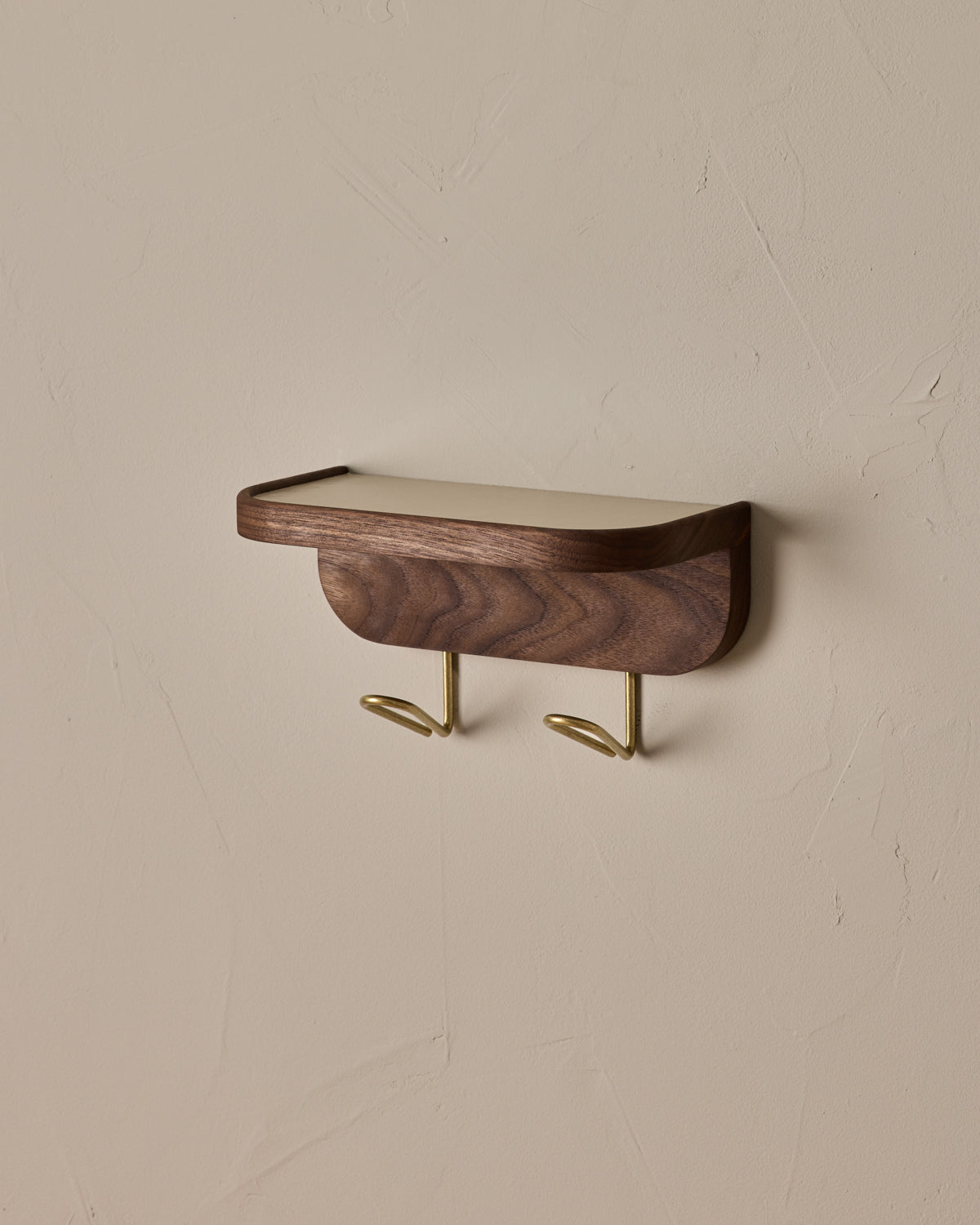 #size_small #leather-finish_eggshell #wood-finish_black walnut