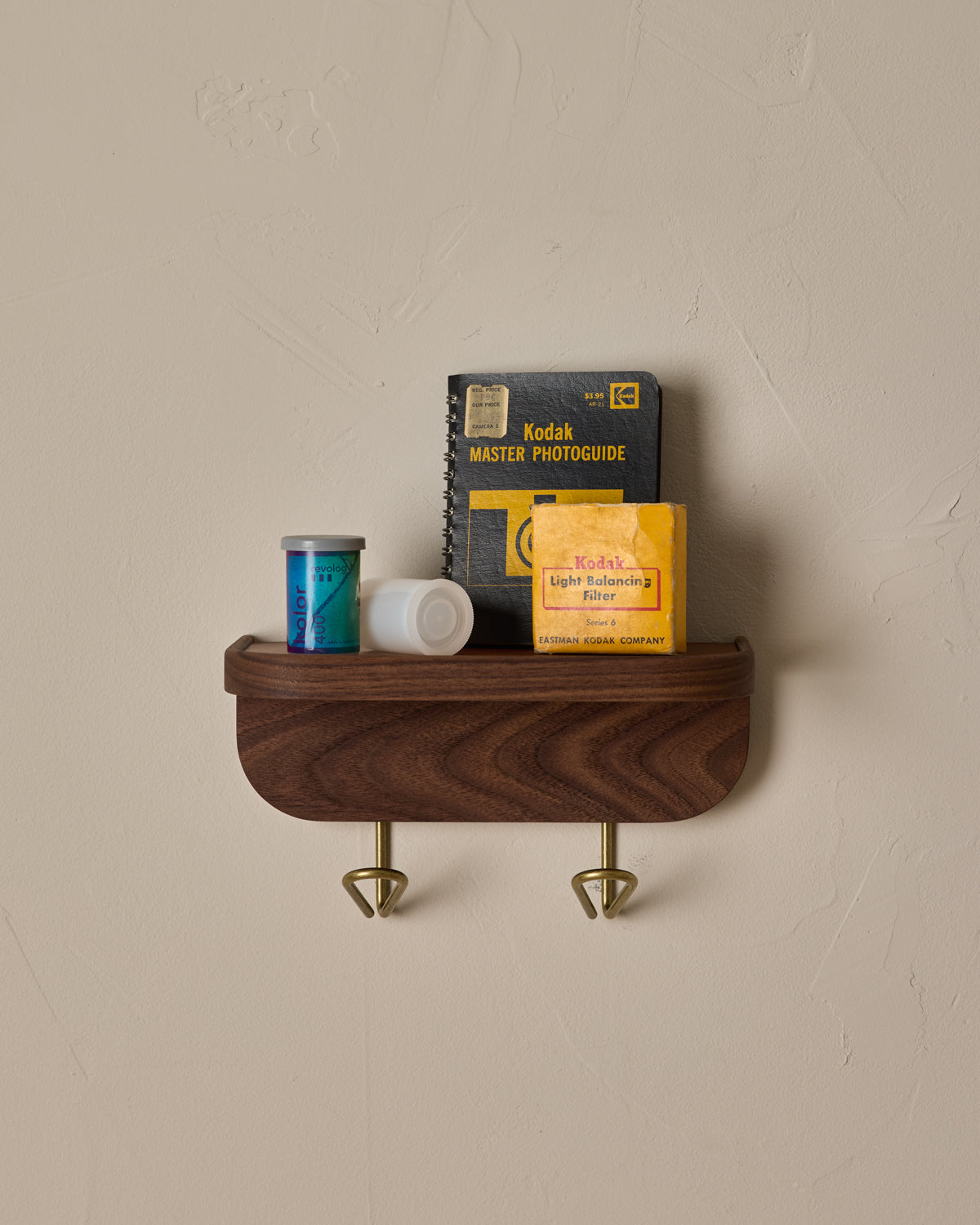 #size_small #leather-finish_cognac #wood-finish_black walnut