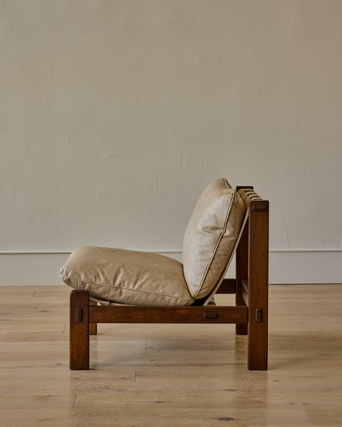 Sling Lounge Chair in Au Lait Leather