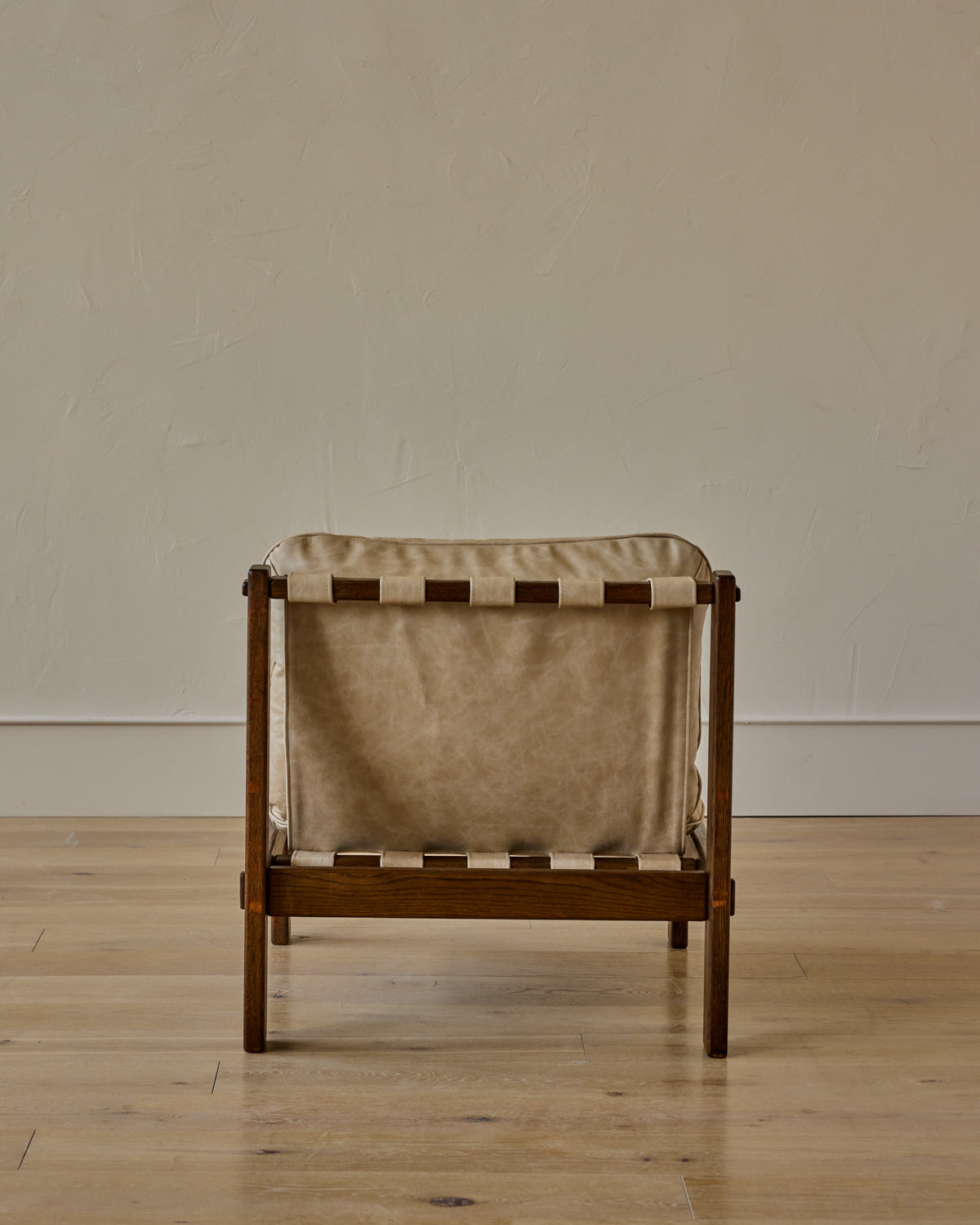 Sling Lounge Chair in Au Lait Leather