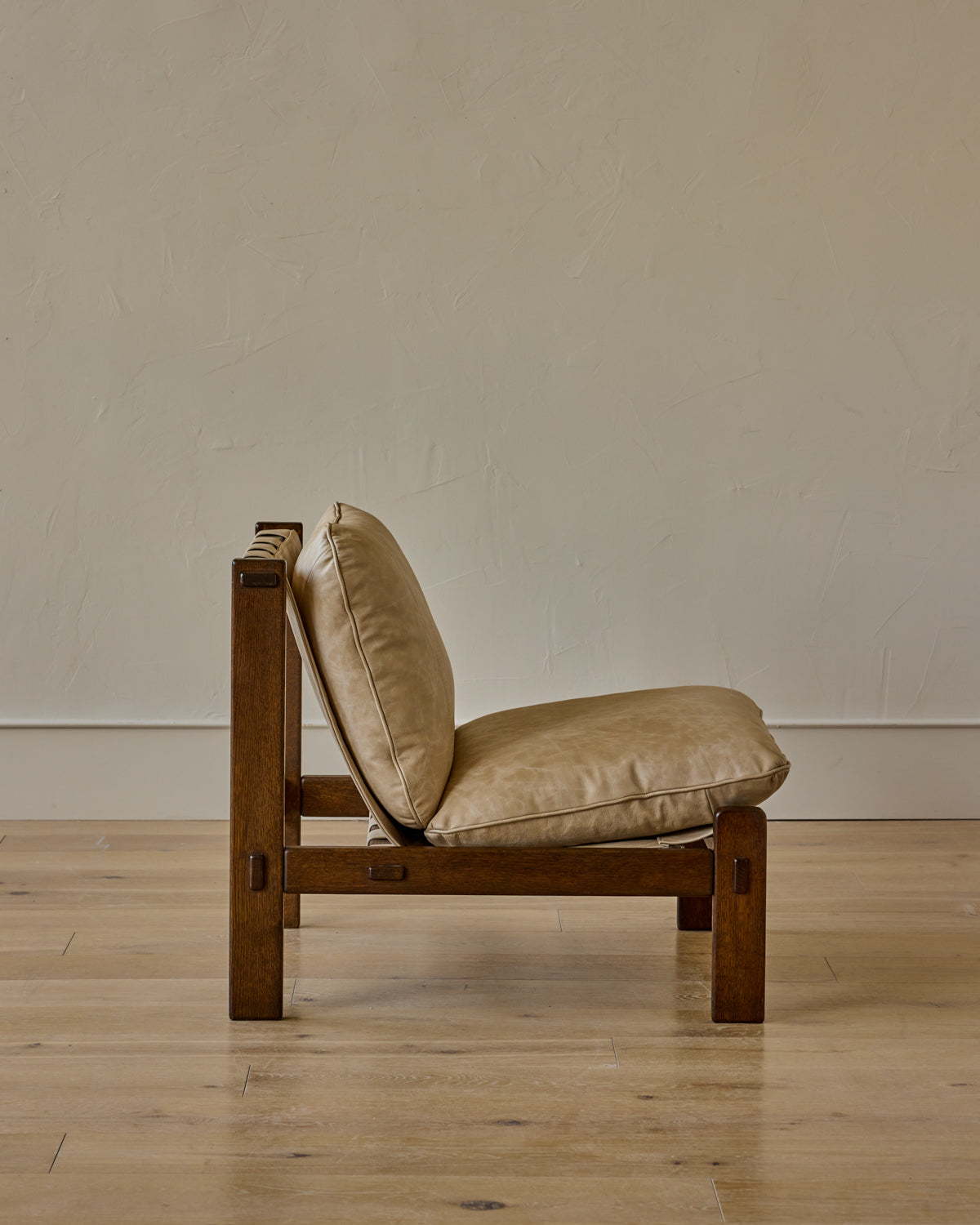 Sling Lounge Chair in Au Lait Leather