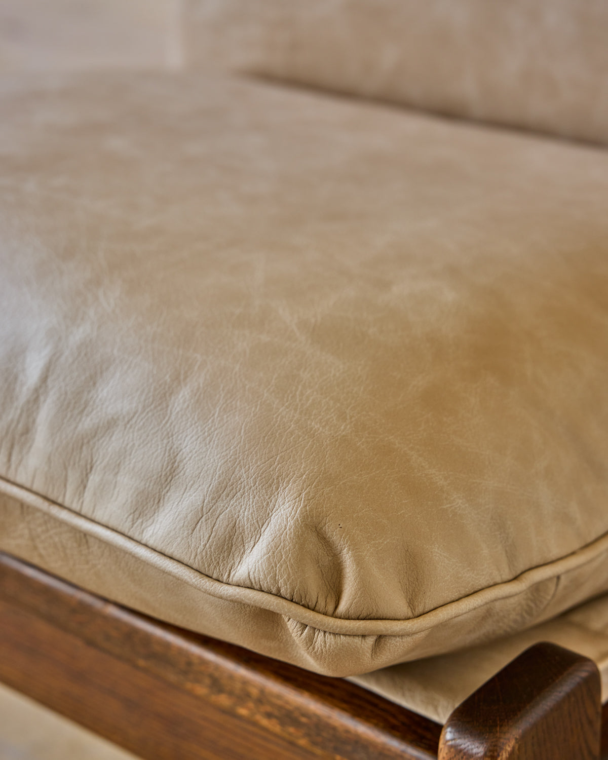 Sling Lounge Chair in Au Lait Leather