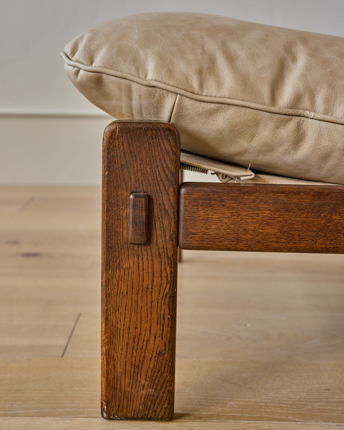 Sling Lounge Chair in Au Lait Leather