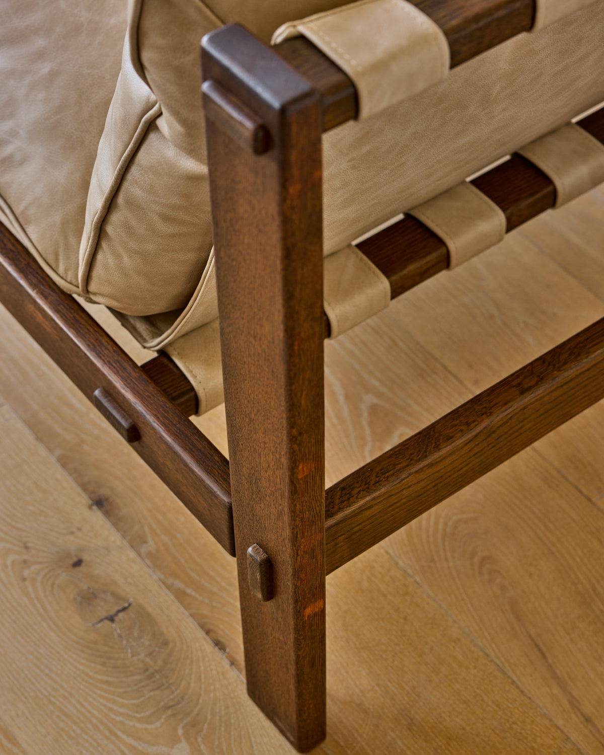 Sling Lounge Chair in Au Lait Leather