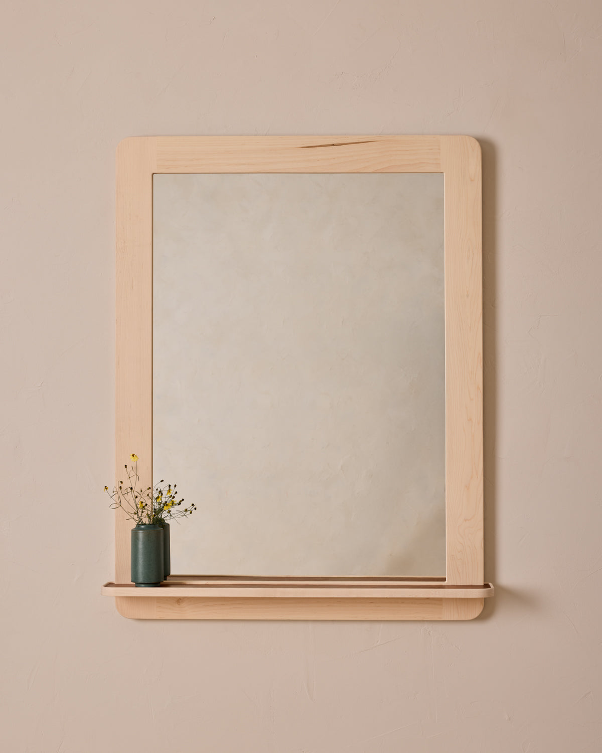 #size_large #wood-finish_clear maple #leather-finish_cognac