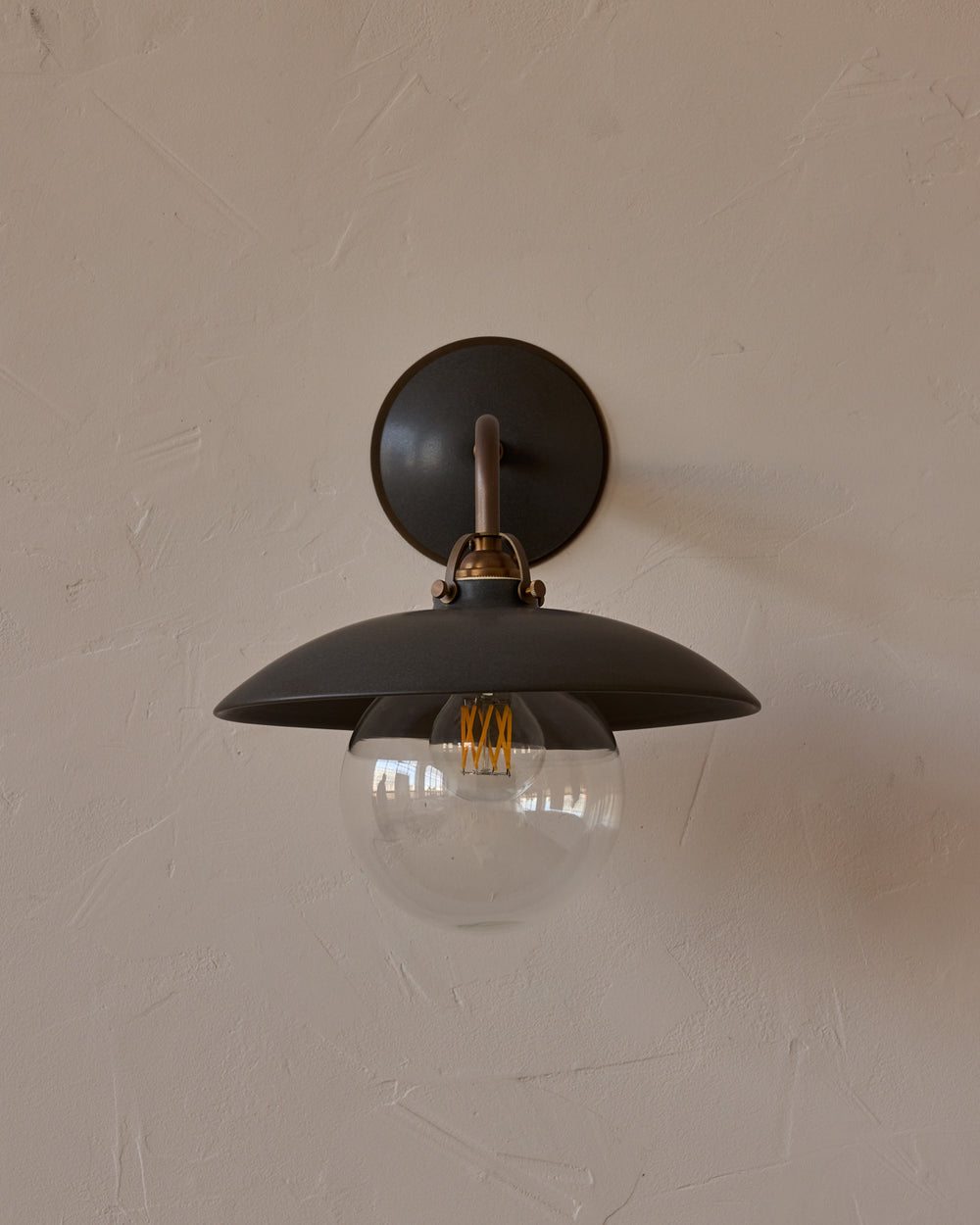 #shade-finish_almost black ceramic
#metal-finish_antique brass
#globe_clear glass