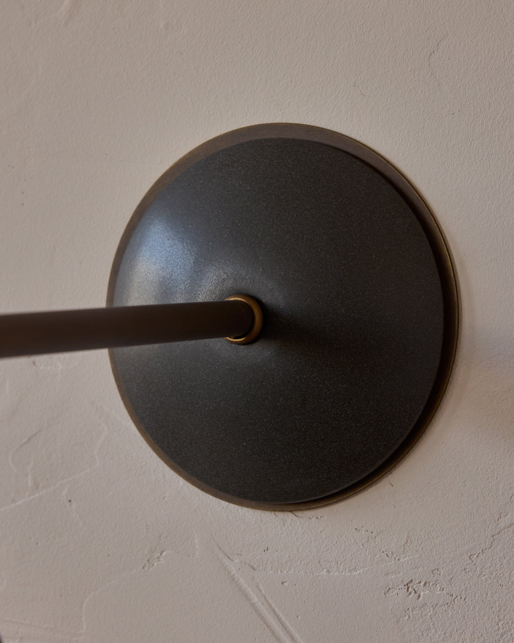 #shade-finish_almost black ceramic
#metal-finish_antique brass
#globe_clear glass
