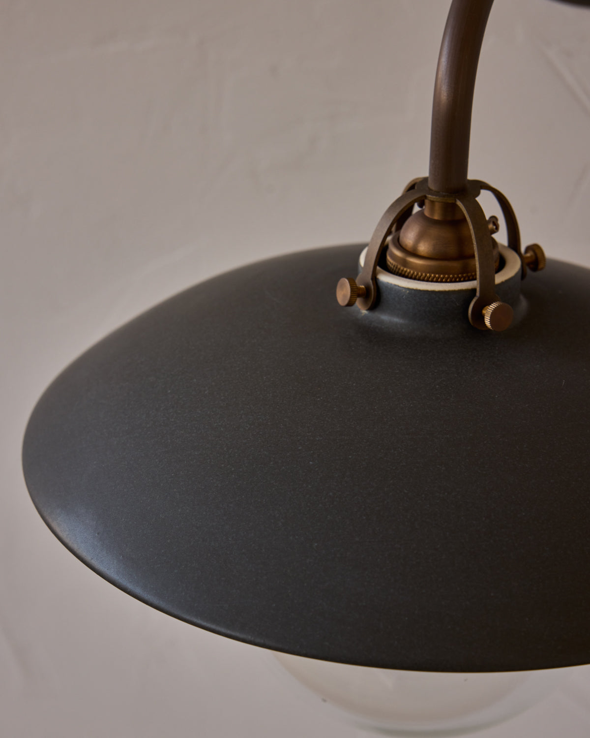 #shade-finish_almost black ceramic
#metal-finish_antique brass
#globe_clear glass
