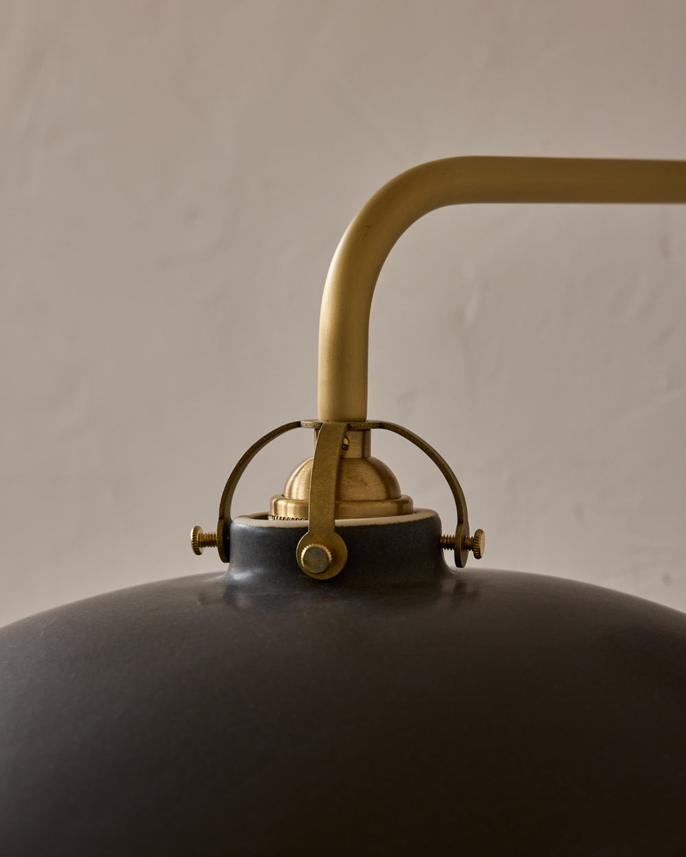 #shade-finish_almost black ceramic
#metal-finish_satin brass
#globe_milk glass