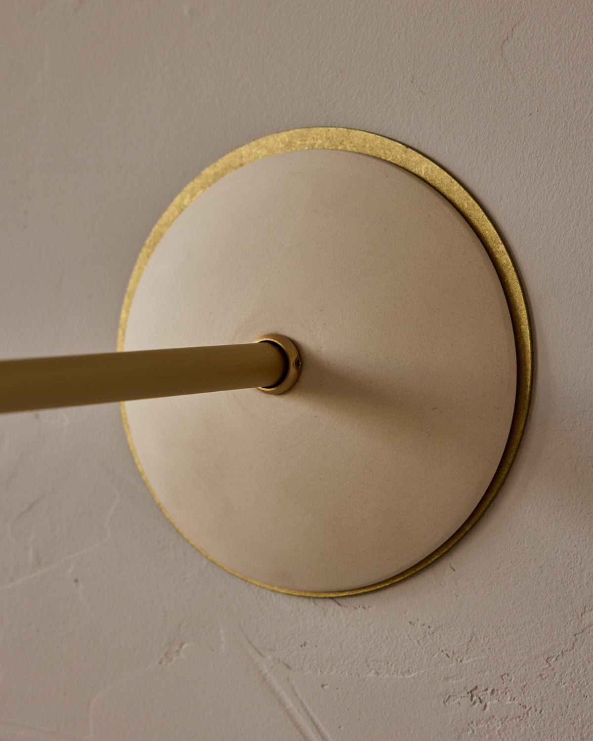 #shade-finish_biscuit ceramic
#metal-finish_satin brass
#globe_clear glass