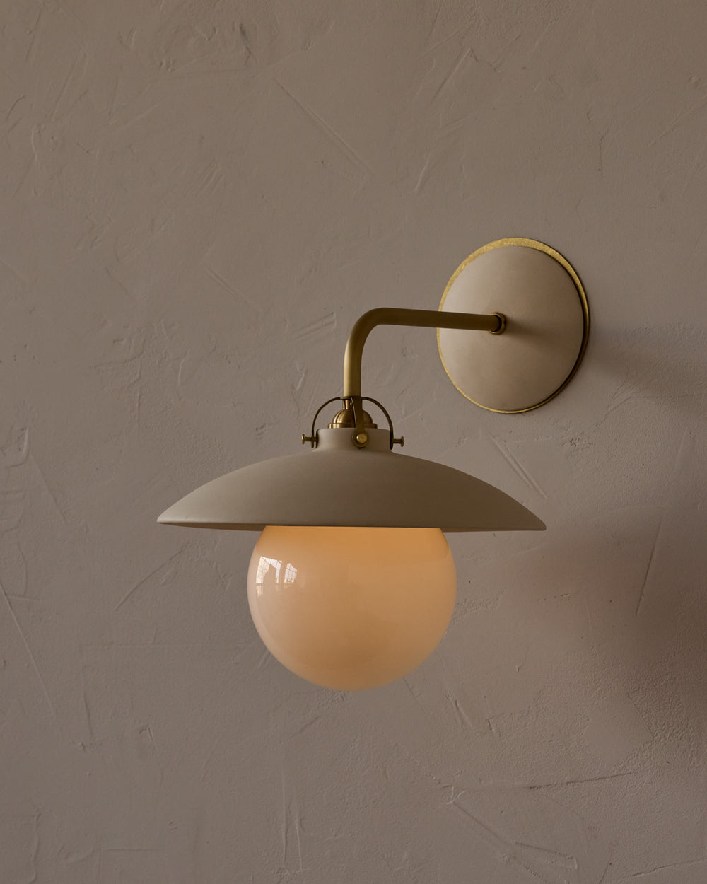 #shade-finish_biscuit ceramic
#metal-finish_satin brass
#globe_milk glass