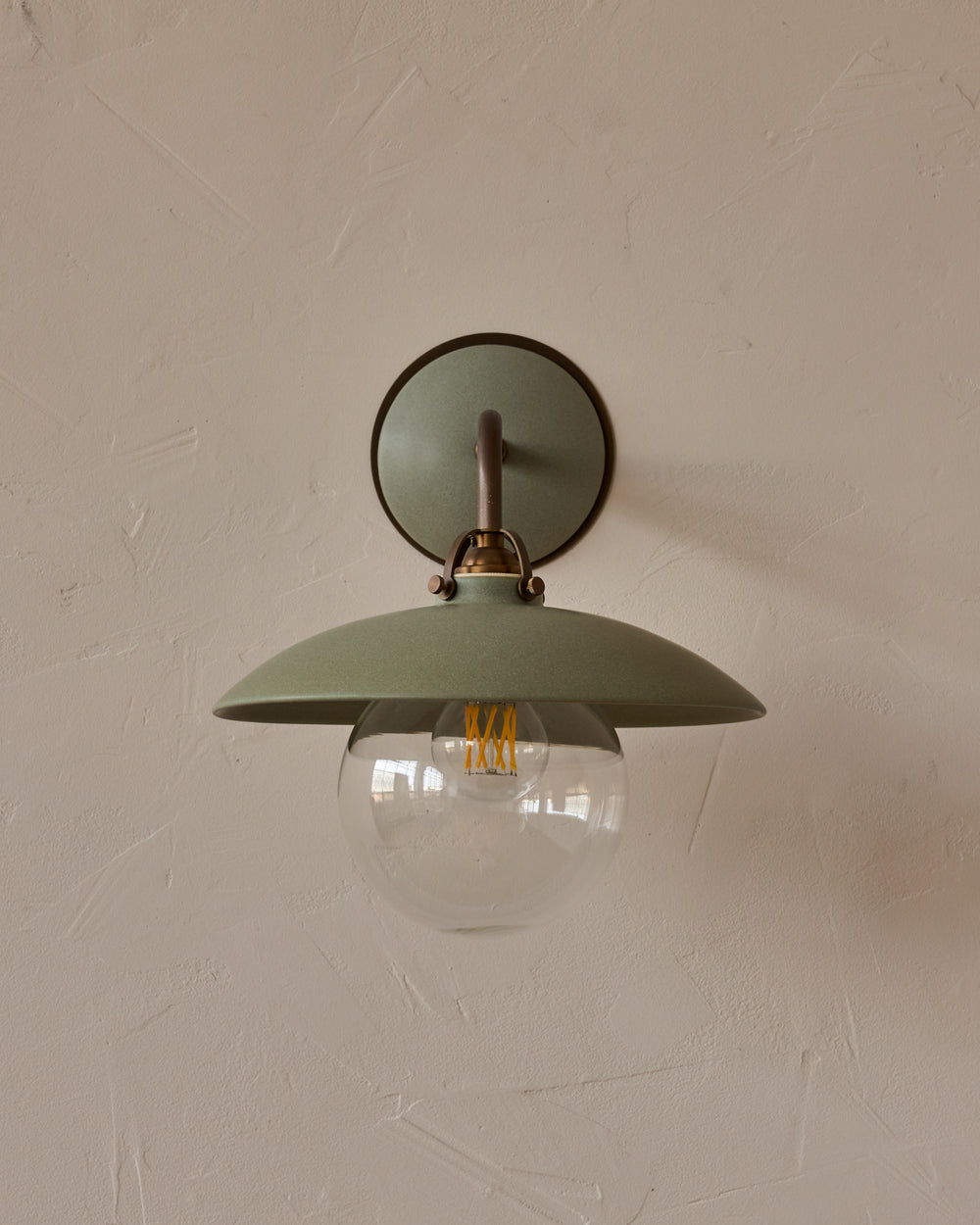 #shade-finish_olivine ceramic
#metal-finish_antique brass
#globe_clear glass