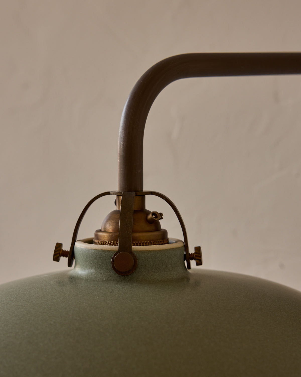 #shade-finish_olivine ceramic
#metal-finish_antique brass
#globe_clear glass