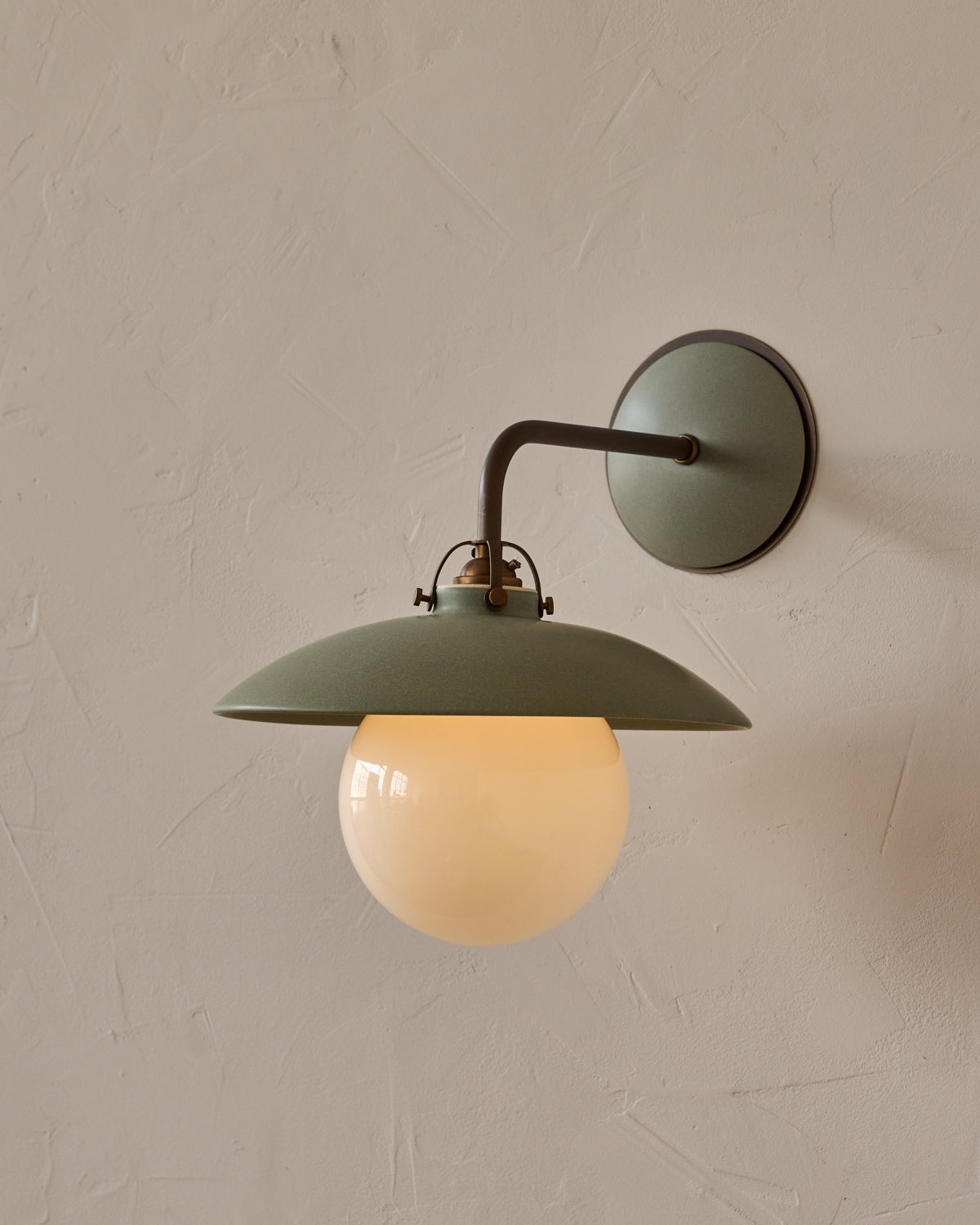 #shade-finish_olivine ceramic
#metal-finish_antique brass
#globe_milk glass