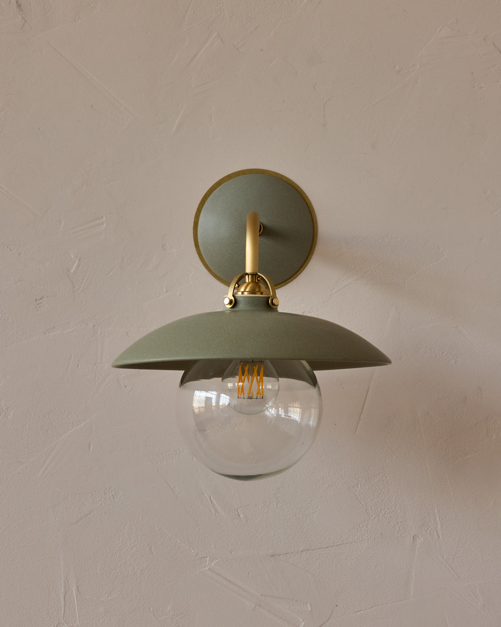 #shade-finish_olivine ceramic
#metal-finish_satin brass
#globe_clear glass