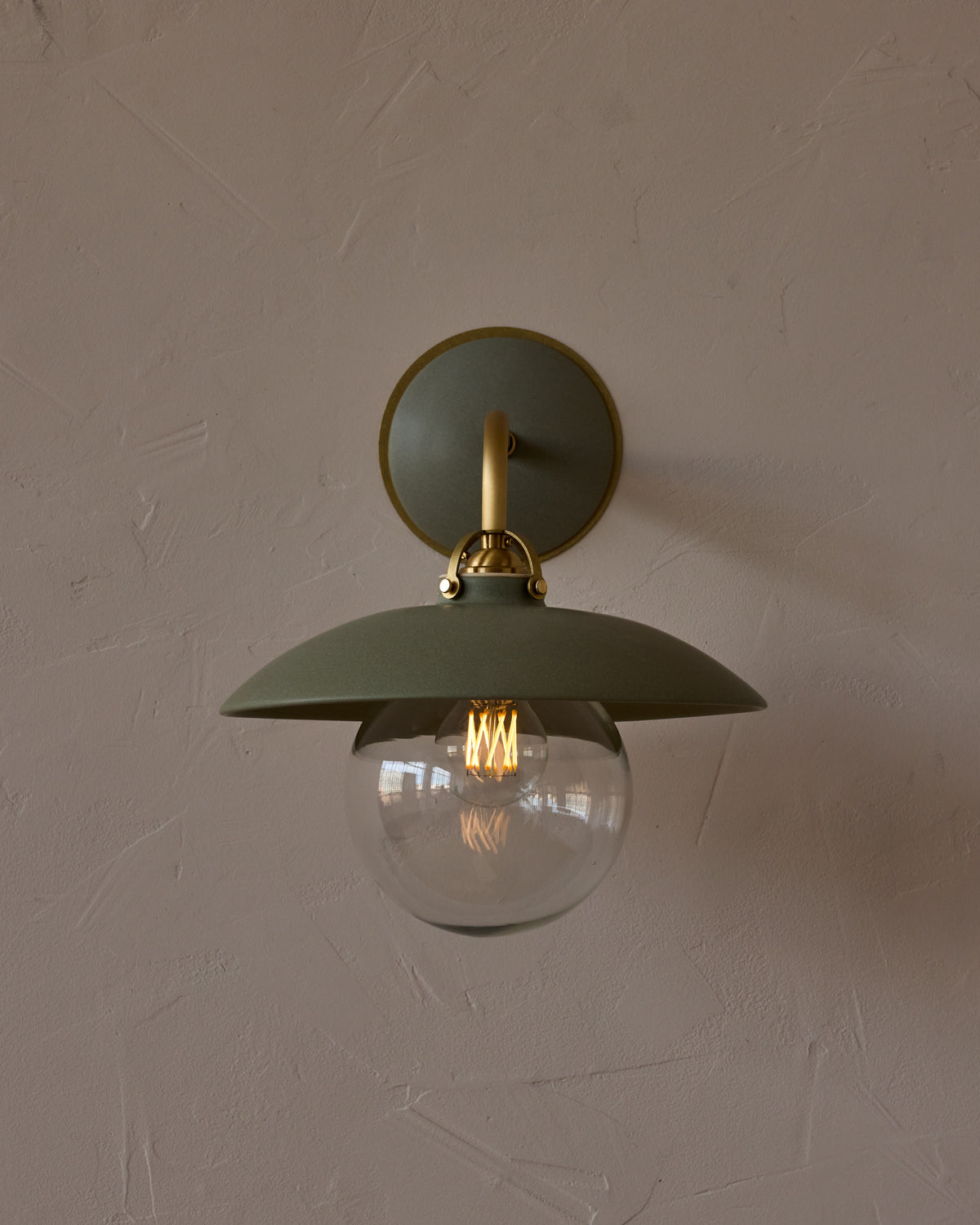 #shade-finish_olivine ceramic
#metal-finish_satin brass
#globe_clear glass