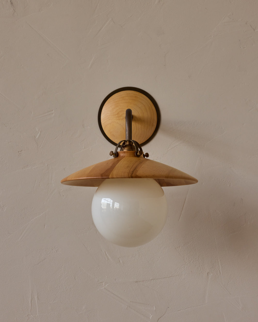 #shade-finish_natural maple
#metal-finish_antique brass
#globe_milk glass
